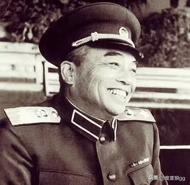彭德怀与林彪，是唯二指挥过百万大军的开国将领，谁的地位更高？