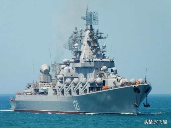 乌军反击？俄黑海舰队旗舰被击沉！TB-2加海王星，乌军开创反舰作战新历史
